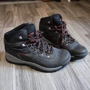 Columbia Newton Ridge Plus Waterproof Amped hiking boots with red laces